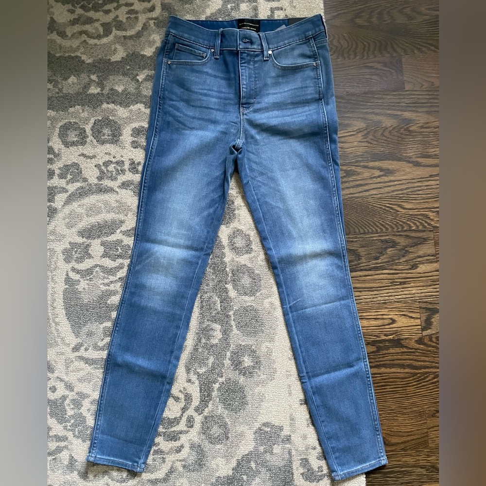 White House Black Market women’s jeans, size 6L. NEW!!